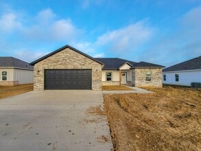 Building Photo - 3840 Skylane Ave