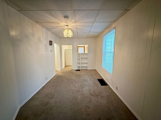 Building Photo - 205 S Pleasant St