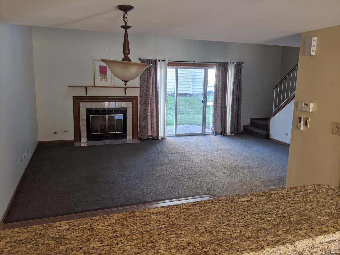 40 Crab Tree Dr, Westmont, IL 60559 Townhome Rentals in Westmont IL