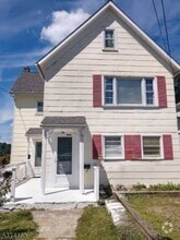Building Photo - 83 Allen St