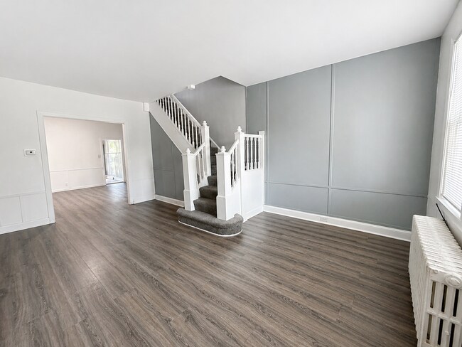Foto del edificio - Home with Modern Kitchen, Finished Basement & Backyard Deck