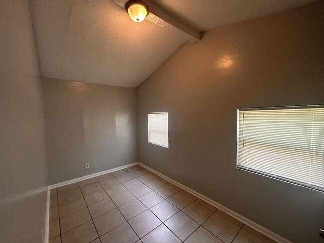 Foto del edificio - Charming Tampa Home in Quiet Neighborhood ...