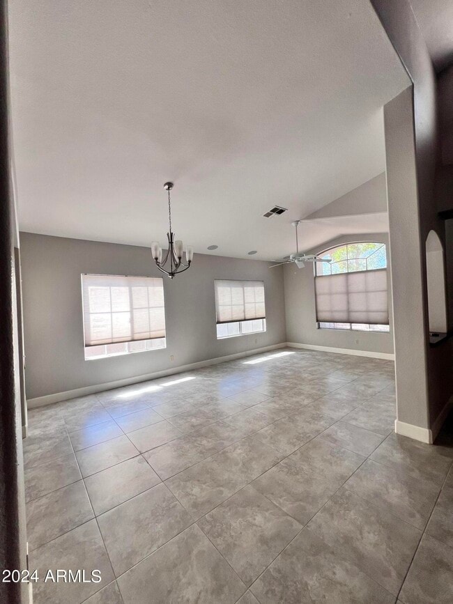 Building Photo - 4446 E Graythorn St