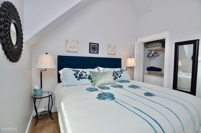 Foto del edificio - 2 br, 1 bath Duplex - 328 North Hanley Avenue