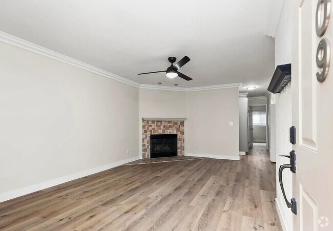 Building Photo - 4779 Seminole Dr