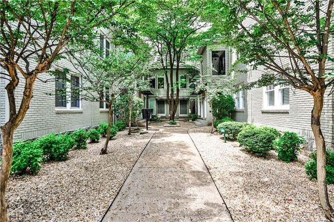 Foto del edificio - 864 Charles Allen Dr NE