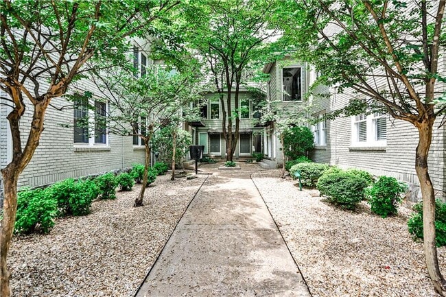 Building Photo - 864 Charles Allen Dr NE