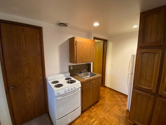 Foto del edificio - 2035 Waverly Pl N