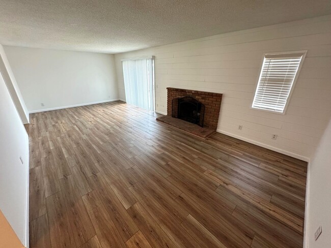 Building Photo - Refurbished East Ventura Home **JUST LOWER...