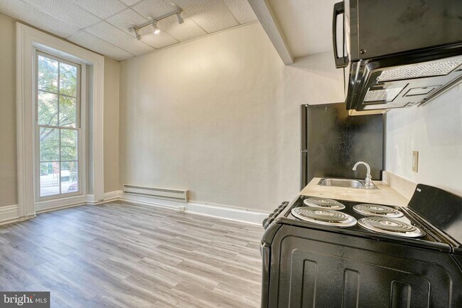 Building Photo - 810 N Calvert St