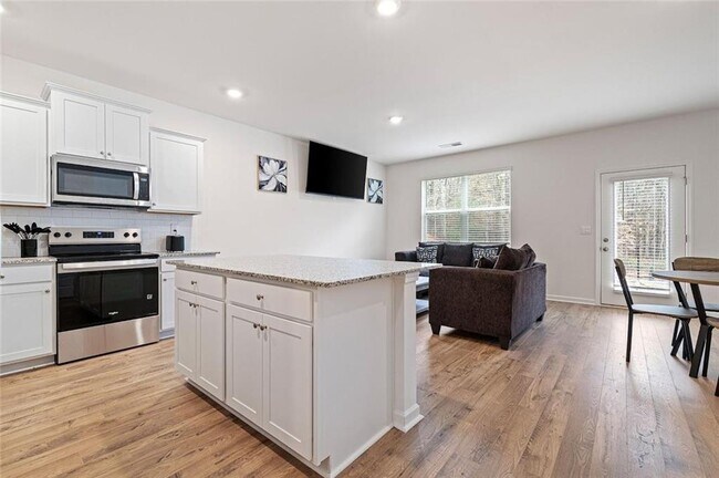 Foto del edificio - 1396 Sweetshrub Pl