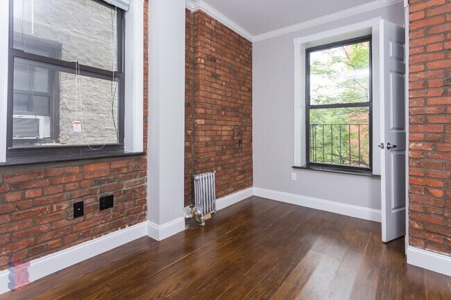 Foto del edificio - 3 W 103rd St