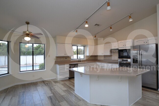 Foto del edificio - 526 E Houston Ave