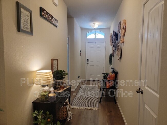 Building Photo - 216 Nathaniel Dr