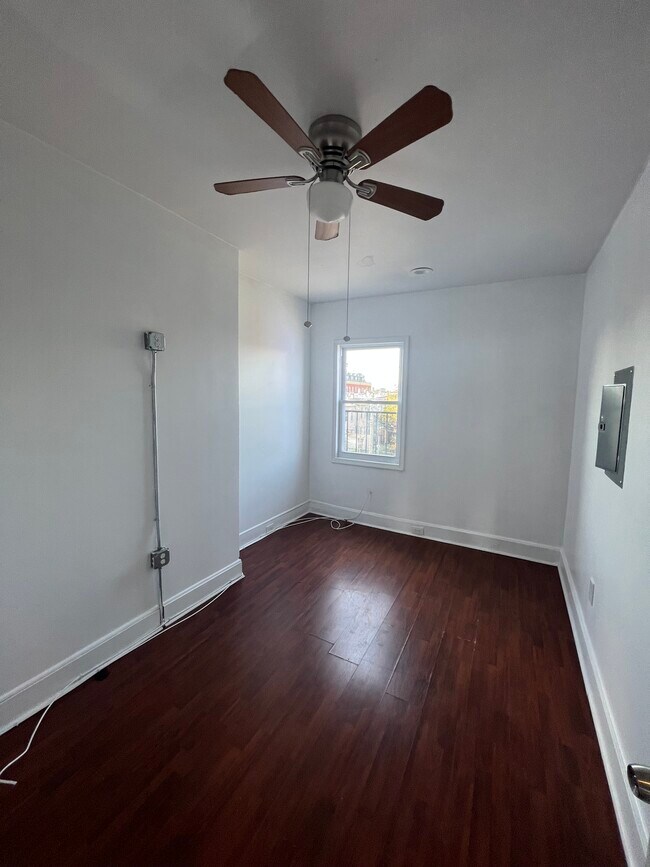 Foto del edificio - 2414 N Charles St