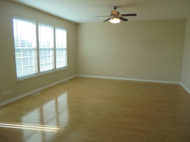 Foto del edificio - 4890 Highwood Ln