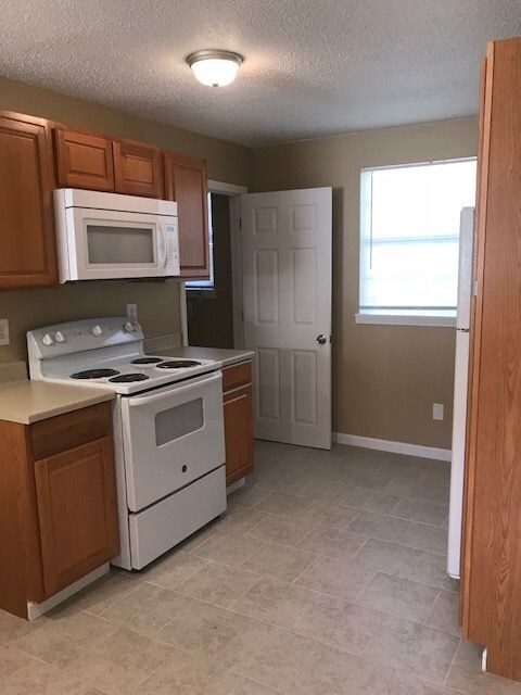 Building Photo - Newly Renovated 250 off first month rent