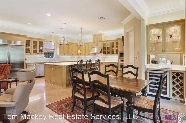 Building Photo - 5 br, 4.5 bath House - 17915 Five Oaks Dr.