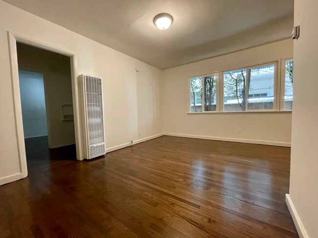 Building Photo - 2121 Ocean Ave