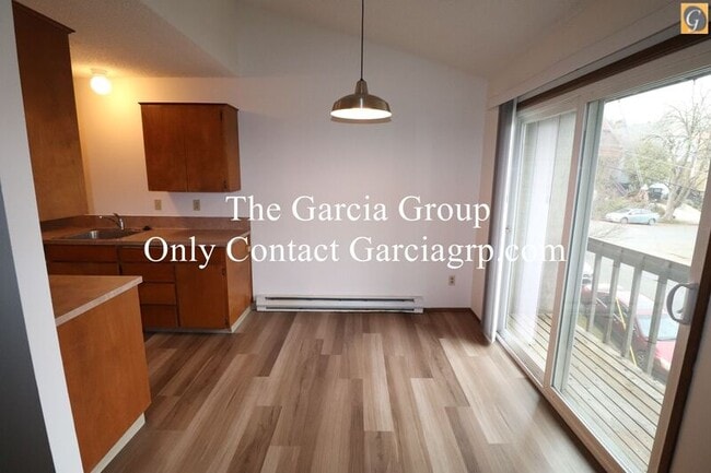 Building Photo - 3712 S Kelly Ave