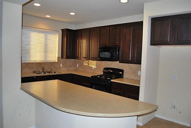 Foto del edificio - 404 Hummingbird Dr