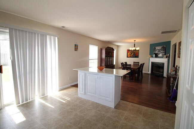 Building Photo - 1724 Polaris Dr