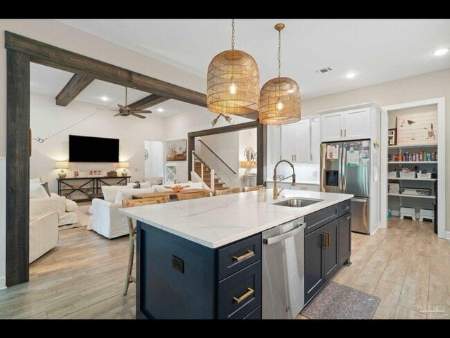Building Photo - 5 Bedroom Single Family Home in Gulf Breeze