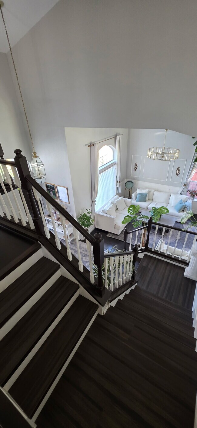 Building Photo - 430 Guinevere Ct