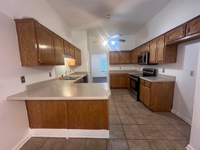 Foto del edificio - 8305 Crimson Creek Dr