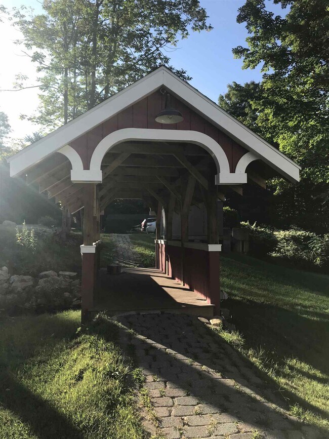 Foto del edificio - 492 Alton Mountain Rd