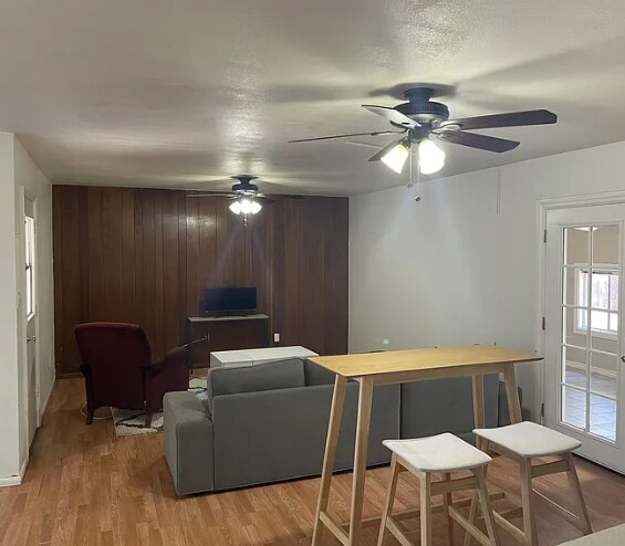 Foto del edificio - 128 E Hermosa Dr