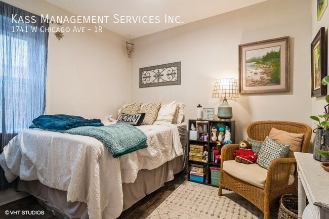 Foto del edificio - 1741 W Chicago Ave