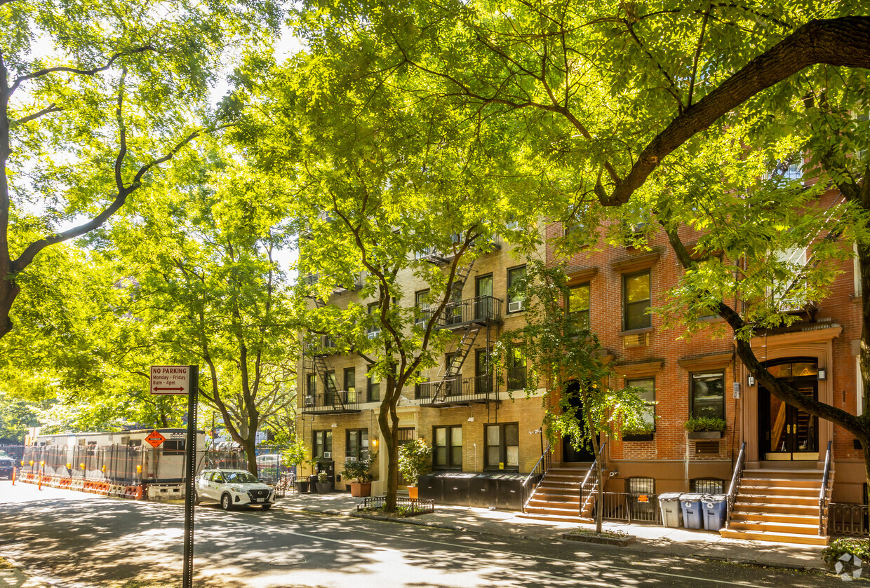 Primary Photo - New Chelsea