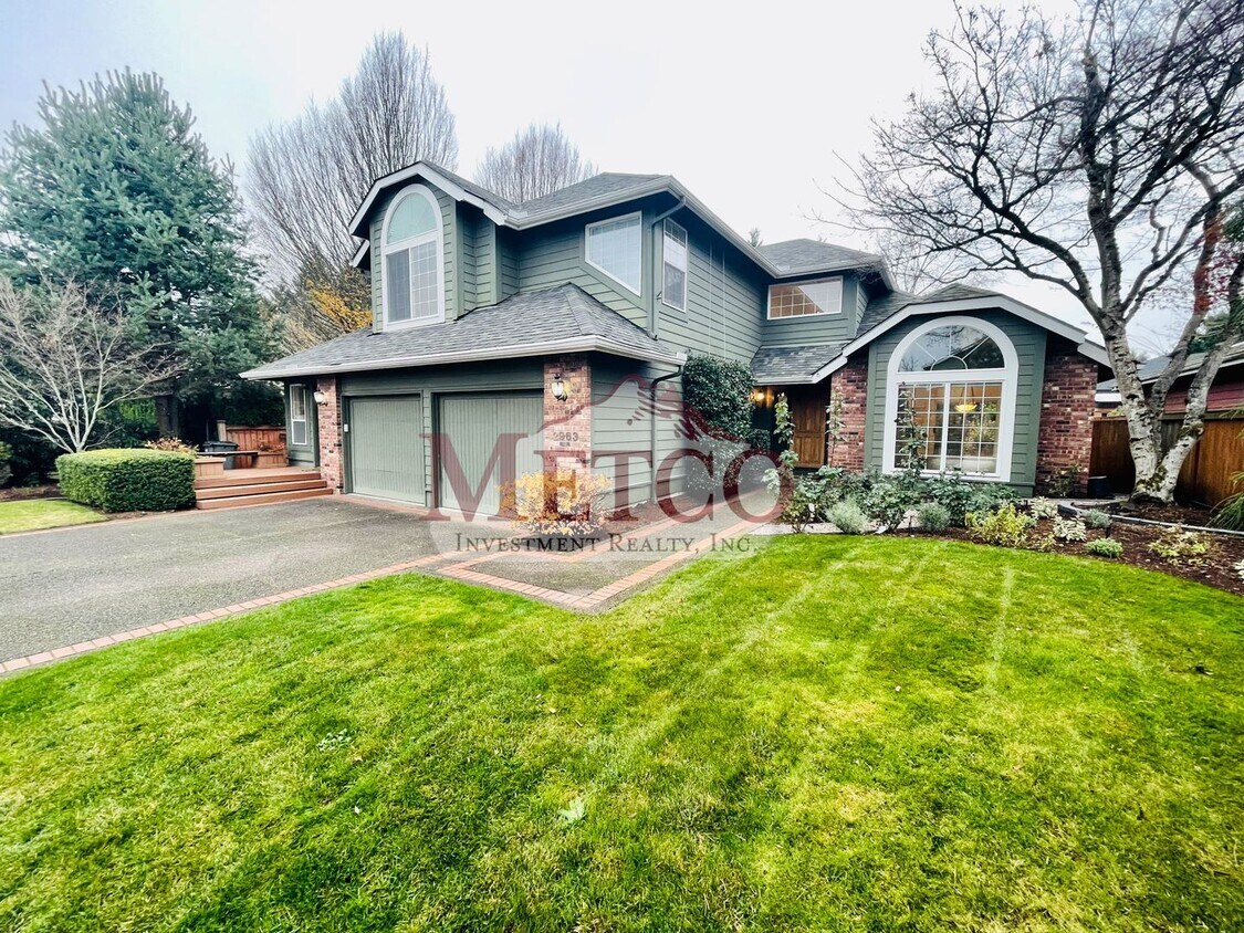 Foto principal - Beautiful 4 bedroom, 3 Bath House in Desirable Gilham Neighborhood!