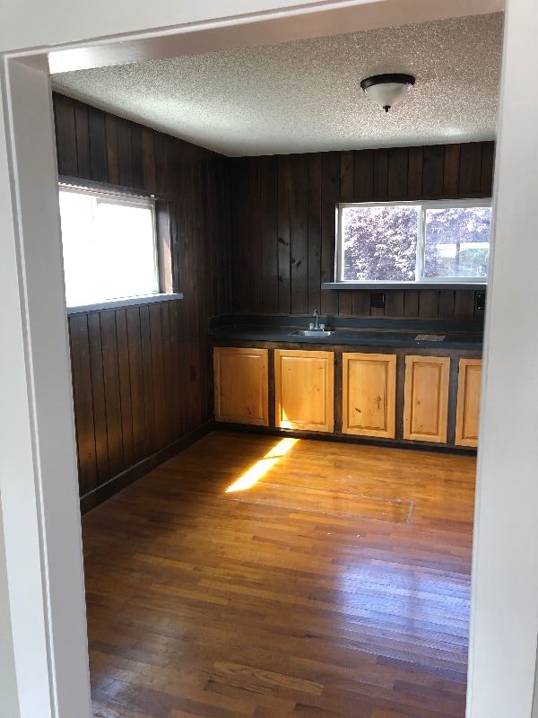 Building Photo - 614 S Stevens St