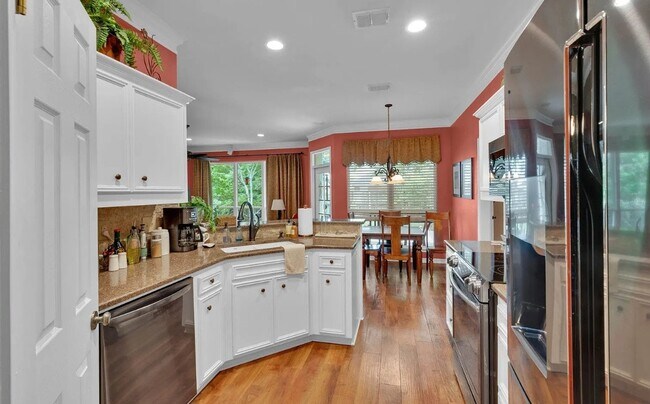 Building Photo - 9019 Eureka Ln