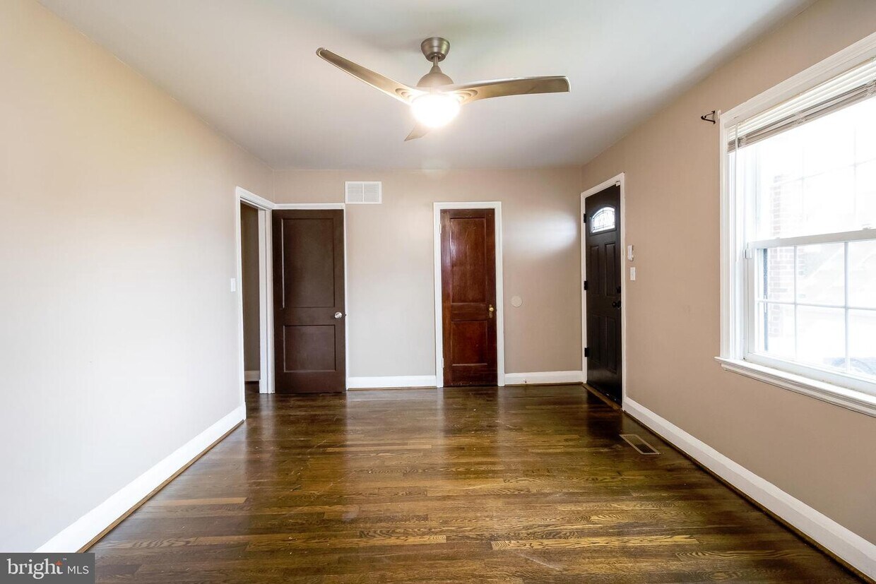 Foto principal - 6412 Windsor Mill Rd