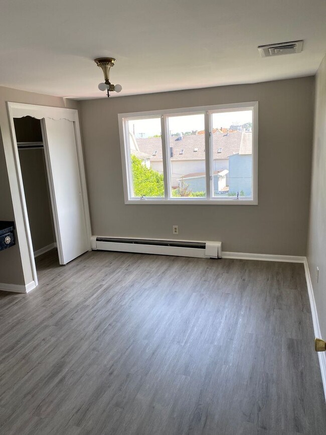 Foto del edificio - 523 S Webster Ave