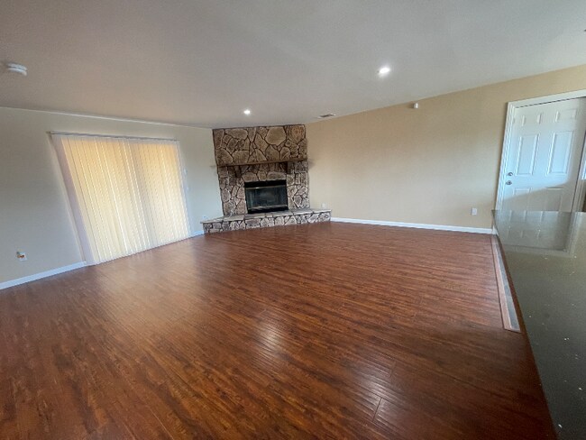 Foto del edificio - 8560 Oakwood Ave