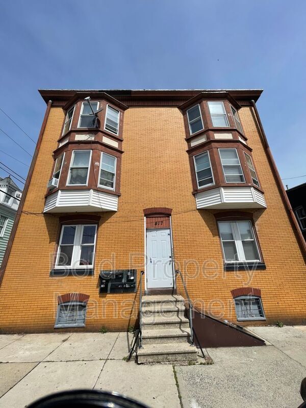 Primary Photo - 417 W Oley St