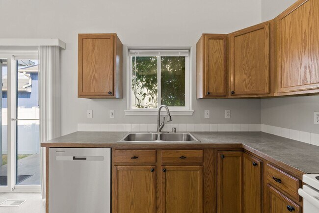 Building Photo - Adorable Greenacrees Home! Close to Schools!
