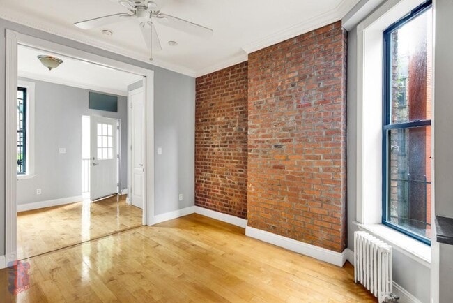 Building Photo - 246 Mott St