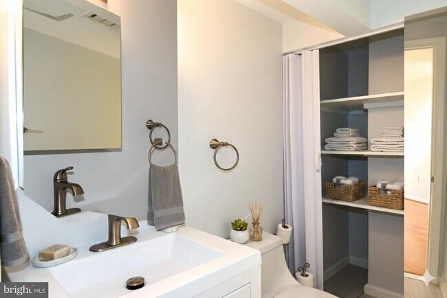 Foto del edificio - 2725 Connecticut Ave NW