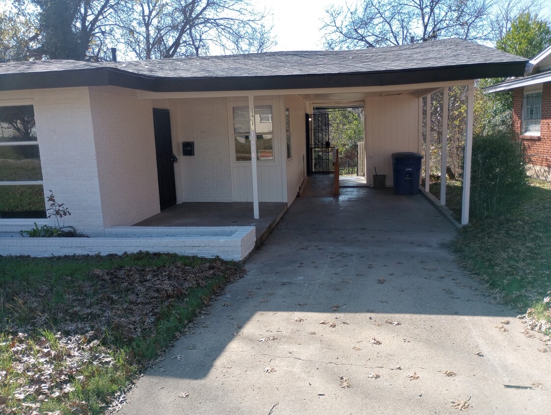 Building Photo - 1214 Adelaide Dr