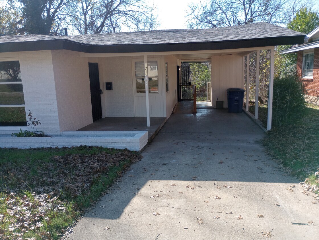 Foto del edificio - 1214 Adelaide Dr