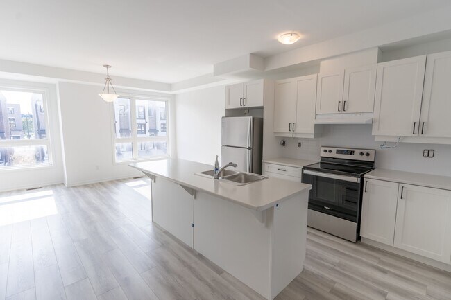 Building Photo - 31 Bateson St