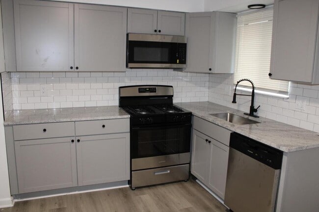 Foto del edificio - 1608 N 63rd Terrace