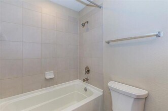 Building Photo - 2991 Lakeside Dr