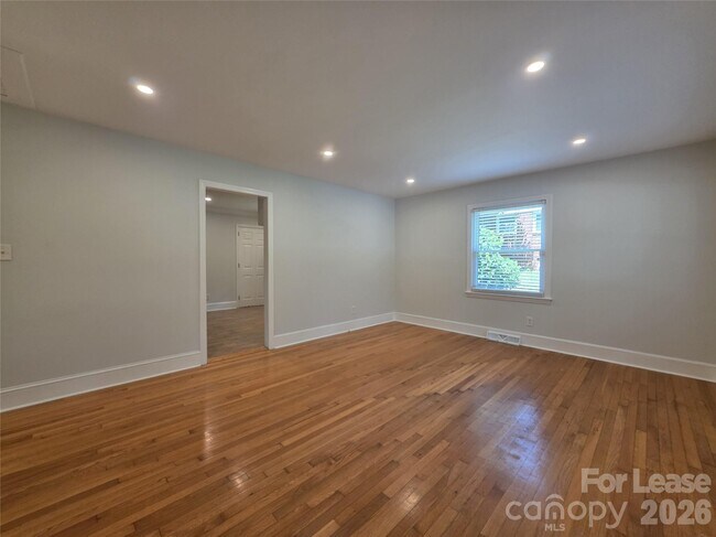 Foto del edificio - 4426 Holbrook Dr