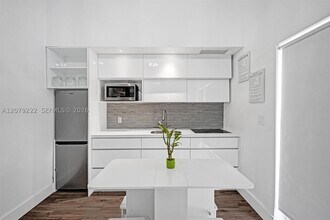 Building Photo - 221 Carolina BACK